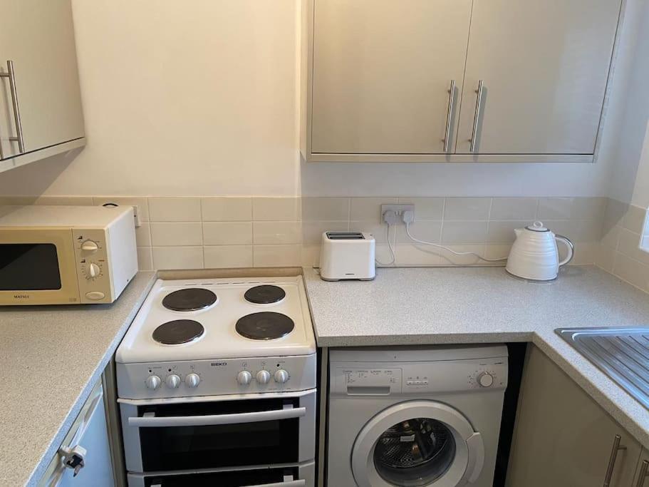One Bedroom Ground Floor Flat Central Chichester Luaran gambar